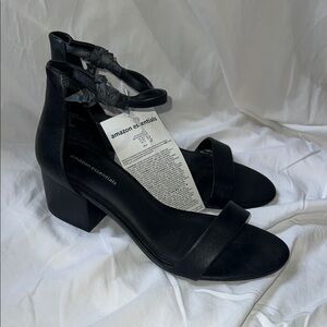 Amazon Essentials Women's Black Sandals